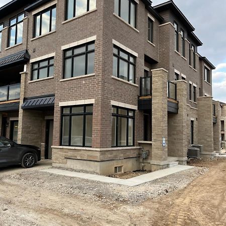 Luxury Brand New Townhouse In Milton Ontario Leilighet Eksteriør bilde