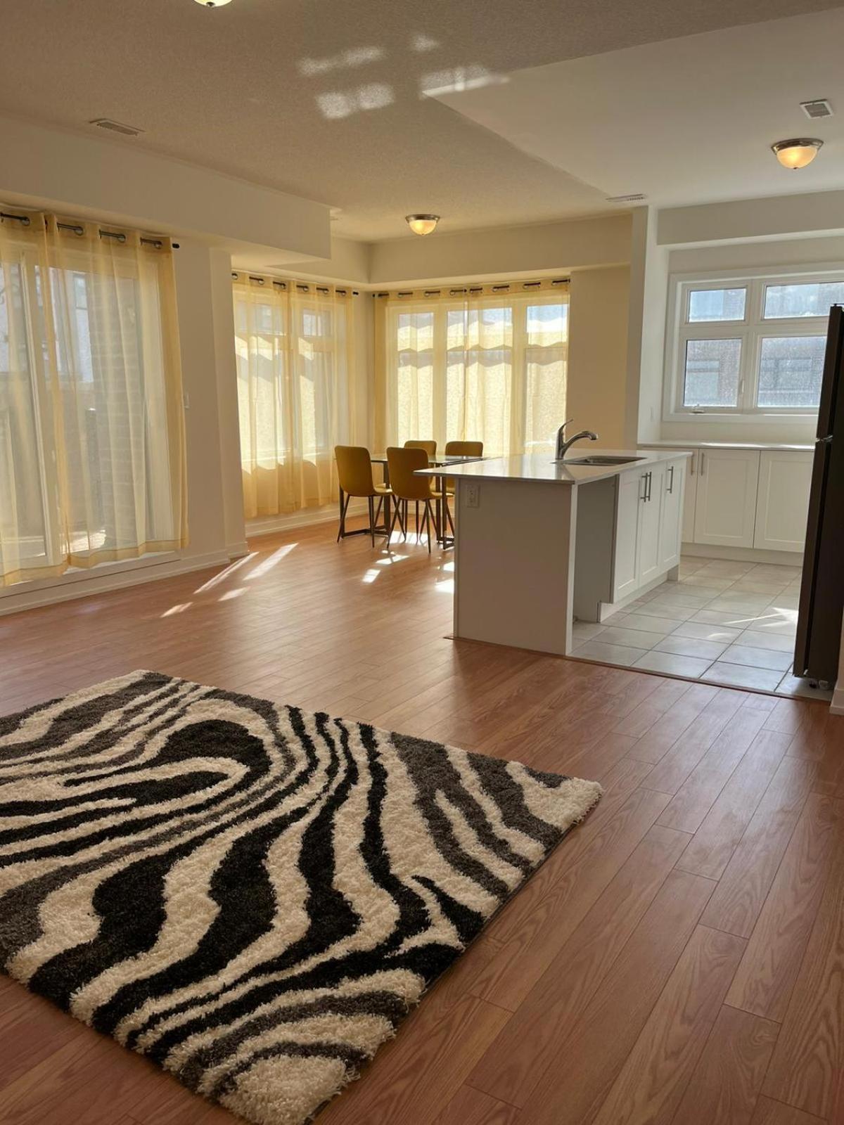 Luxury Brand New Townhouse In Milton Ontario Leilighet Eksteriør bilde