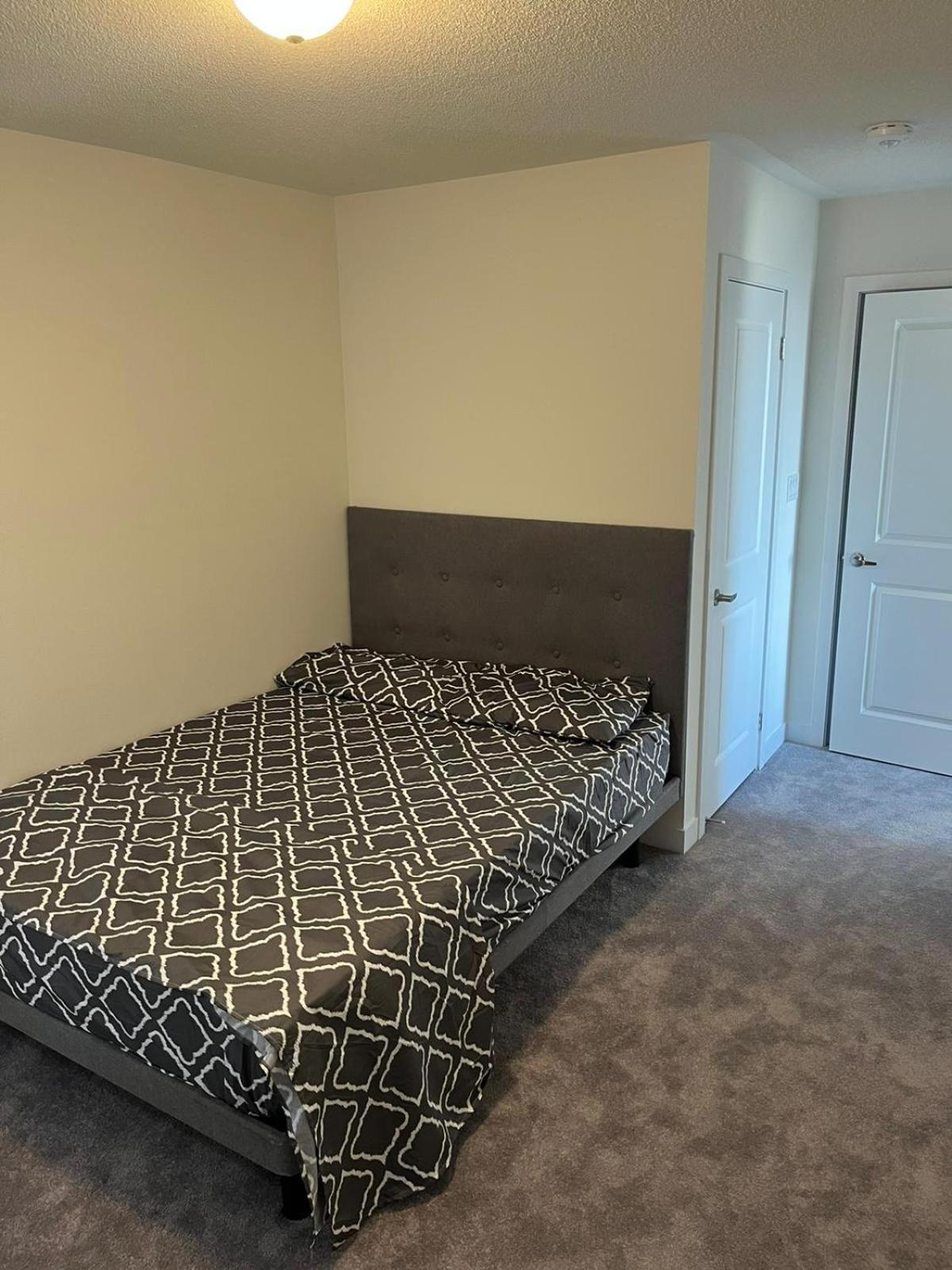 Luxury Brand New Townhouse In Milton Ontario Leilighet Eksteriør bilde